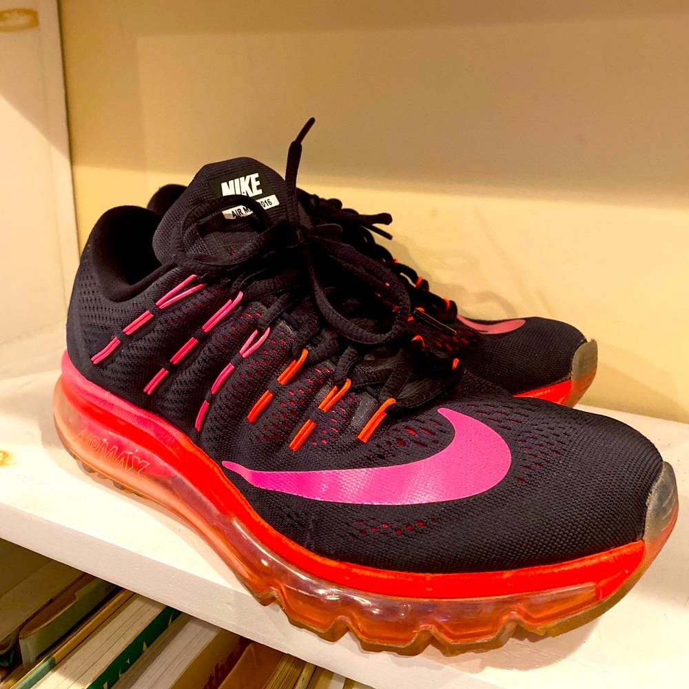 2016 Pink and Black Nike air Max Size 9.5